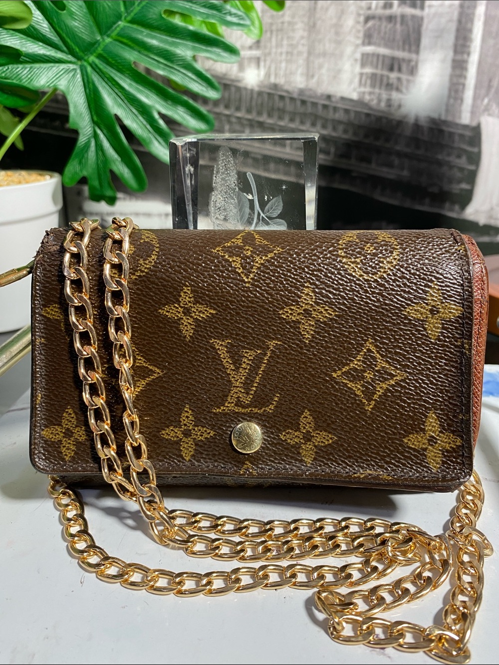 Authentic Louis Vuitton Vintage Monogram Bifold Zippy Wallet - Picture 4 of 17